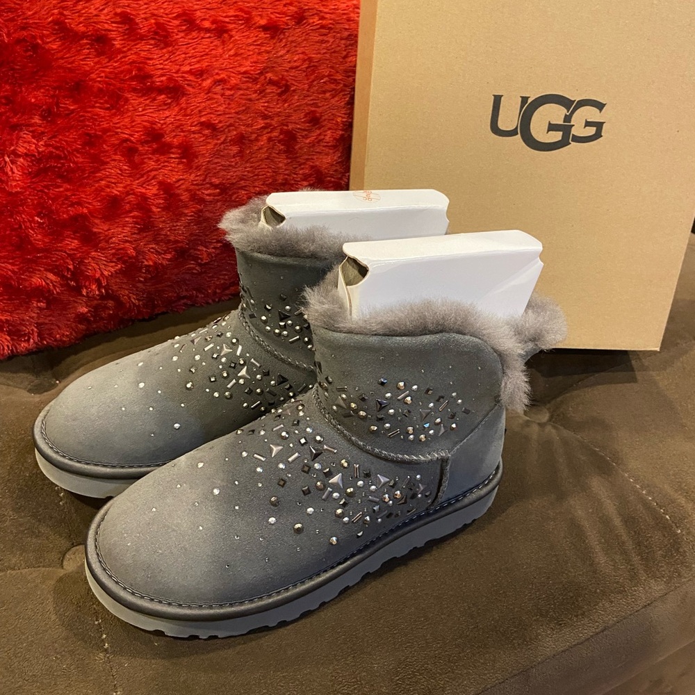 Like new UGG Women’s Classic Galaxy Bling (Mini)
